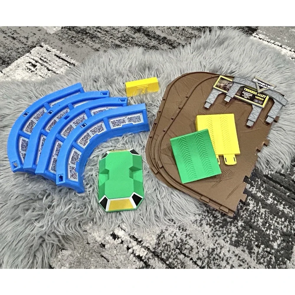 Monster Jam Kinetic Sand Monster Dirt Arena Set